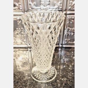 Vintage 1960s Indiana Glass Diamond Point Glass Trumpet Vase * MINT condition!